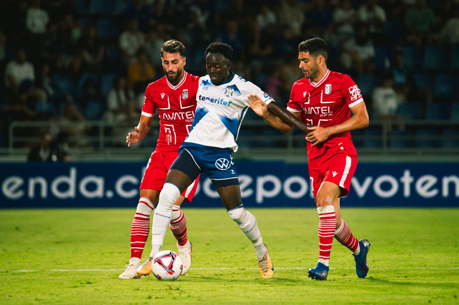 Youssouf Diarra manteniendo la esférica