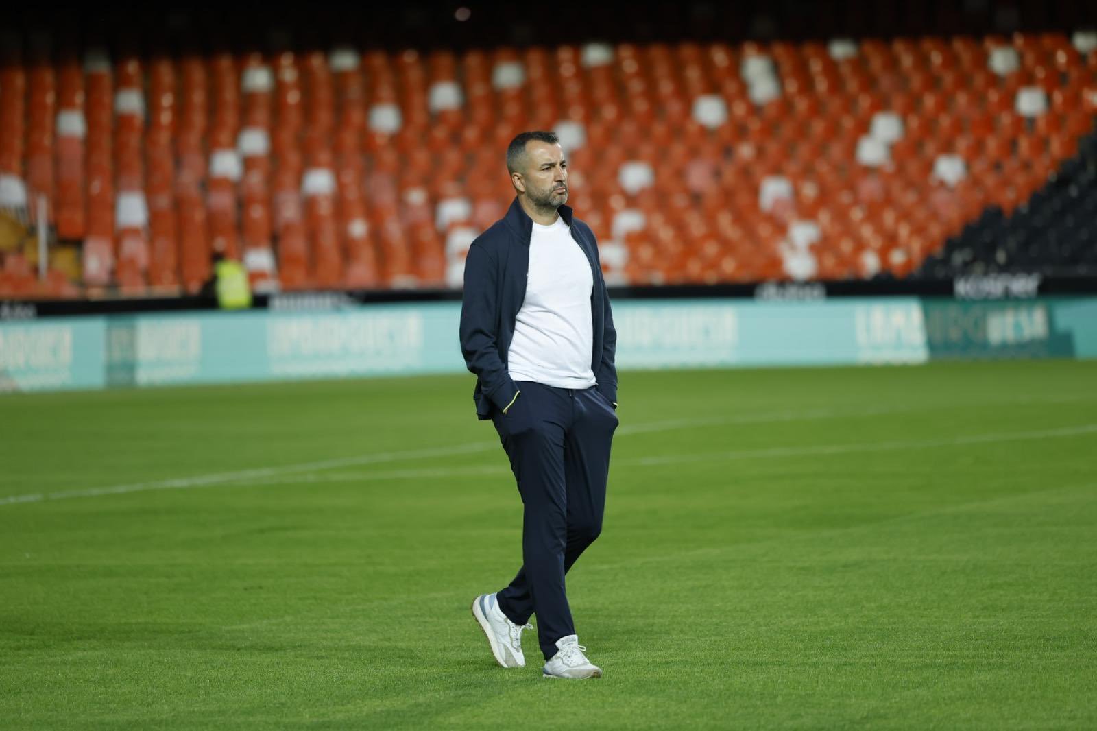 Diego Martínez, entrenador de Las Palmas en Mestalla. Foto: UD Las Palmas vía X.