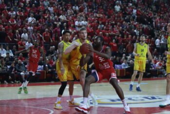 Balcerowski contra el Hapoel Tel Aviv