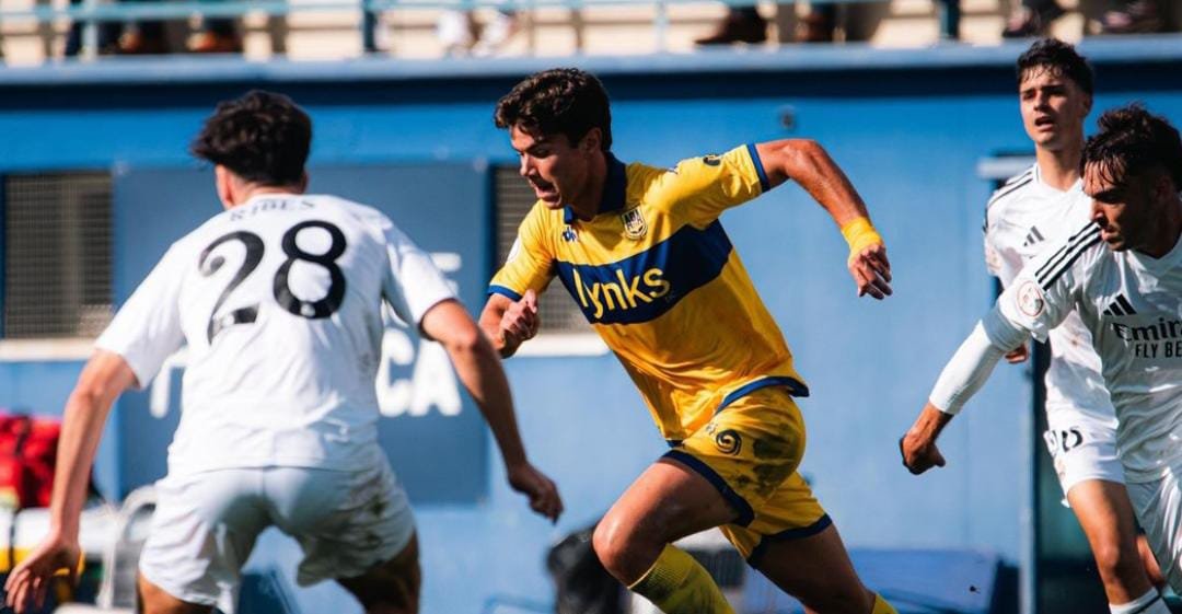 Rafa Llorente durante el Alcorcón vs Real Madrid Castilla