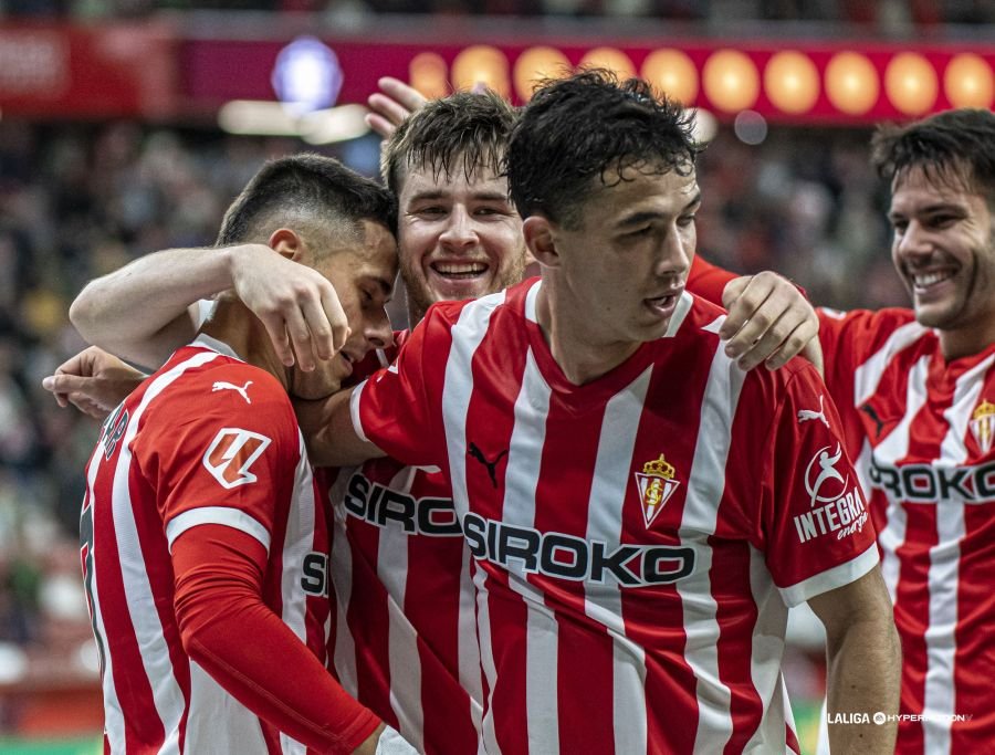 Celebración del Sporting en el segundo gol de Gaspar Campos en la segunda parte