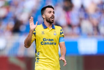 Kirian Rodriguez de la UD Las Palmas reacciona durante el partido de LaLiga entre el Deportivo Alaves y la UD Las Palmas en el Estadio de Mendizorroza el 01 de septiembre de 2024 en Vitoria-Gasteiz, España. (Foto de Juan Manuel Serrano Arce/Getty Images)