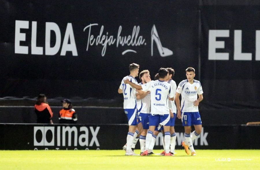 Celebración del Real Zaragoza por el gol de Bazdar contra el CD Eldense