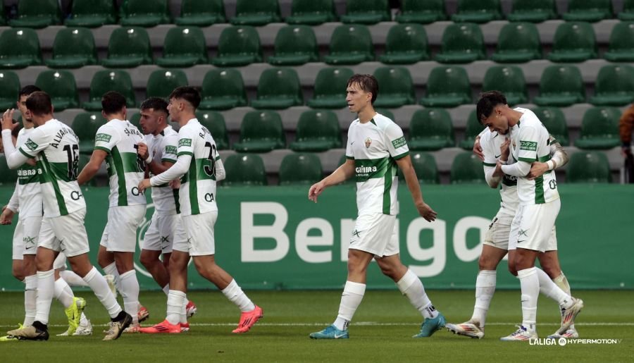 Celebración del gol de Mendoza contra el Burgos CF en la primera parte