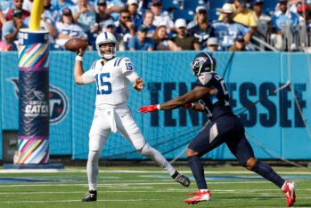 Joe Flacco #15 con los Indianapolis Colts contra losTennessee Titans en el Nissan Stadium el 13 de Octubre en Nashville, Tennessee. (Fotografía: Wesley Hitt/Getty Images)