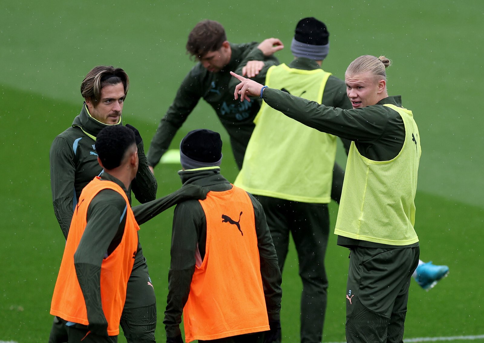 MANCHESTER, INGLATERRA - 30 DE SEPTIEMBRE: Erling Haaland del Manchester City durante el entrenamiento y la conferencia de prensa de la fase MD2 de la Liga de Campeones de la UEFA 2024/25 en la Academia de Fútbol de Manchester City el 30 de septiembre de 2024 en Manchester, Inglaterra. (Foto de Carl Recine/Getty Images)
