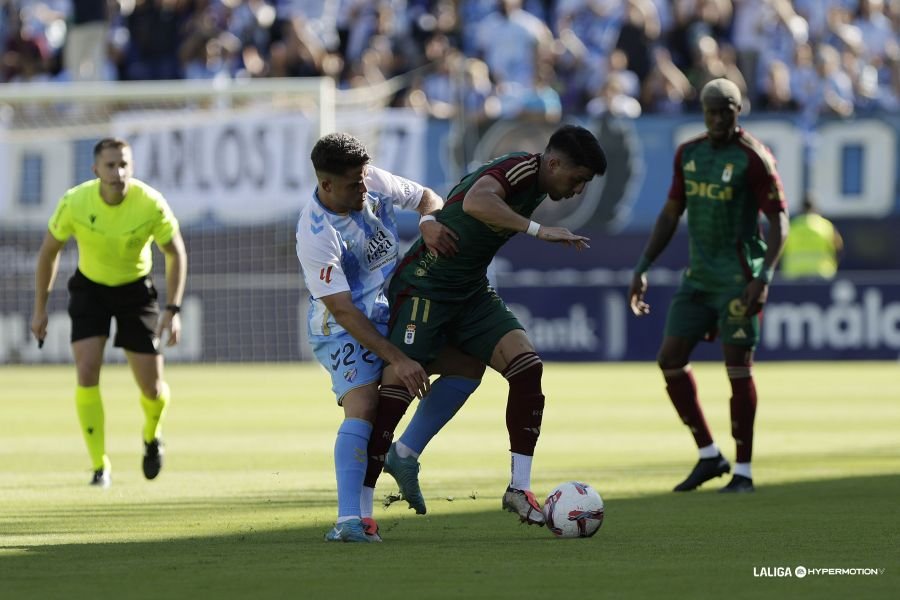 Colombatto y Lorenzo Guerreo en disputa de balón en esta primera parte de la jornada 10 