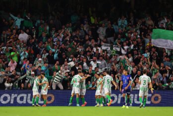 Los jugadores del Betis celebran un gol