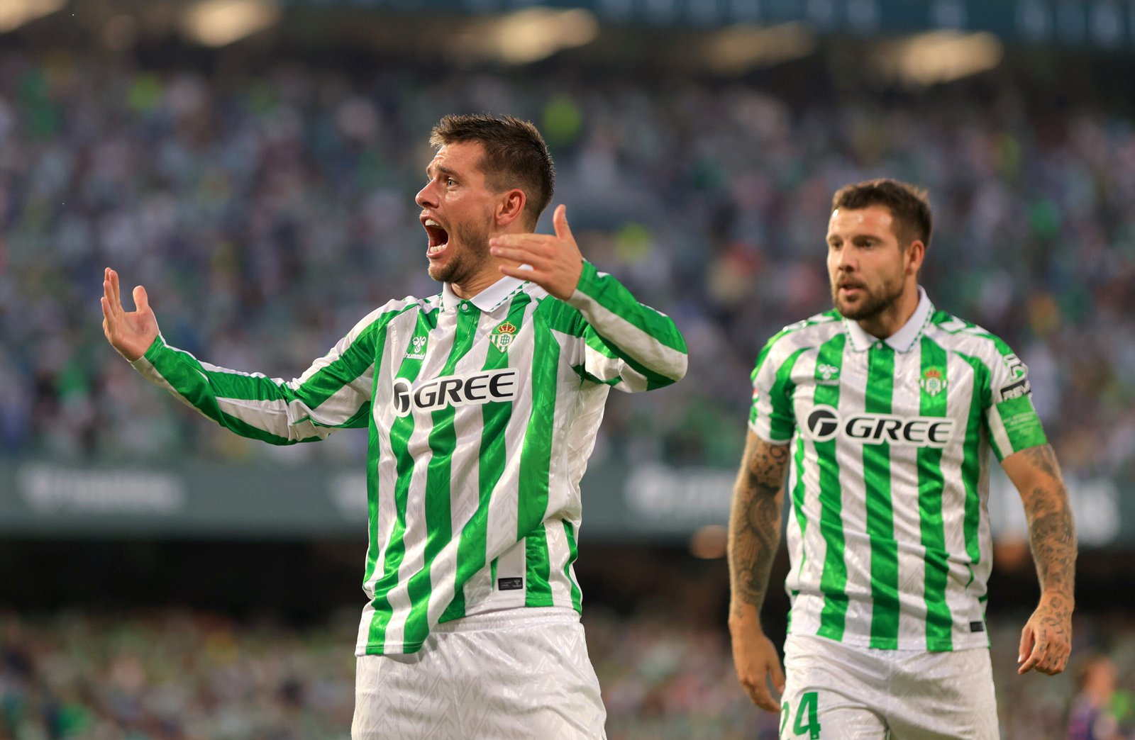 Giovani Lo Celso celebrando el primer gol de su equipo durante el Real Betis Balompié - RCD Espanyol (Photo by Fran Santiago/Getty Images)