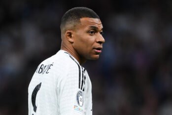 Mbappé con el Real Madrid antes del Clásico