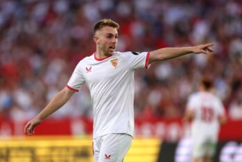 Peque del Sevilla FC en el partido entre el Sevilla FC - Real Valladolid CF(Photo by Fran Santiago/Getty Images)