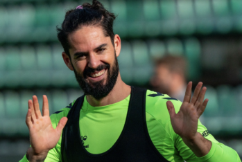 Isco Alarcón en el entrenamiento de vuelta de la lesión / Fuente: cuenta oficial X del Real Betis Balompié