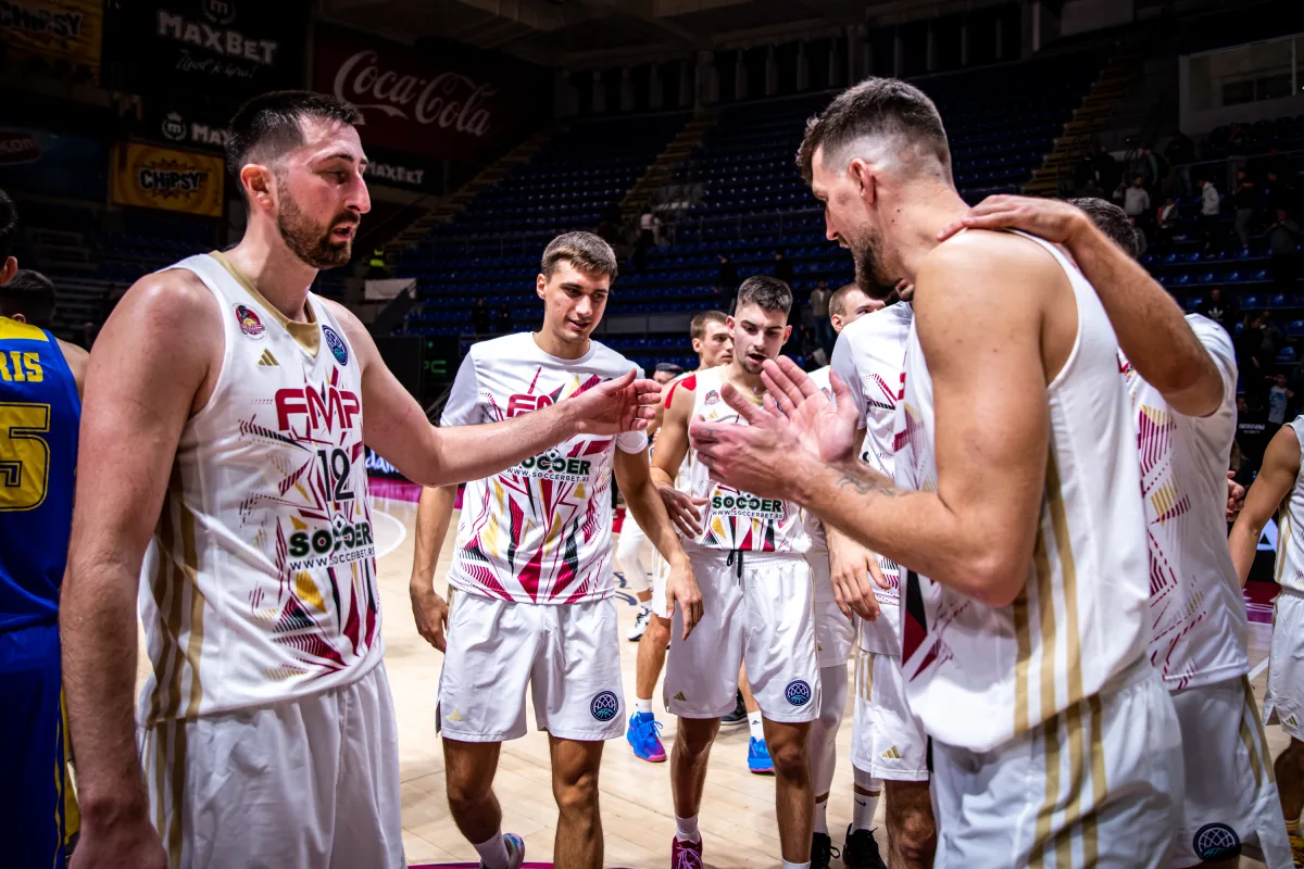 Los jugadores del FMP SoccerBet celebran la victoria cosechada ante el Peristeri. Fuente: Basketball Champions League