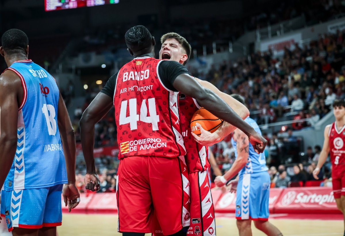 Jilson Bango y Rodríguez celebrando 