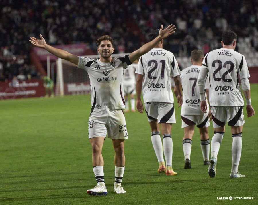 Celebración de Javi Rueda tras su gol contra el Real Oviedo