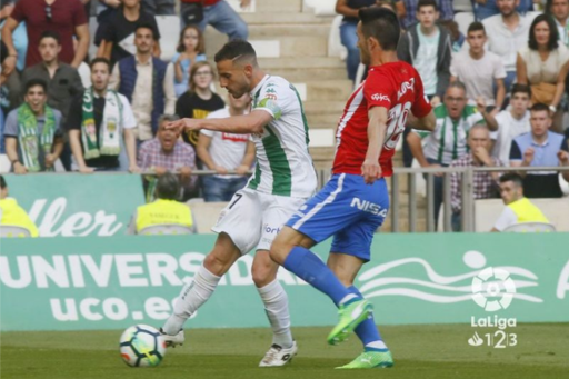 Fernández centrando ante López en la temporada 18/19