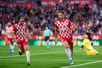 GIRONA, ESPAÑA - 3 DE NOVIEMBRE: Cristhian Stuani del Girona FC celebra tras marcar el tercer gol de su equipo durante el partido de LaLiga entre el Girona FC y el CD Leganes en el Estadio Montilivi el 3 de noviembre de 2024 en Girona, España. (Foto de Alex Caparrós/Getty Images)