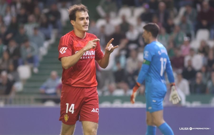 Francho Serrano celebrando su gol ante el Córdoba CF en la primera parte 