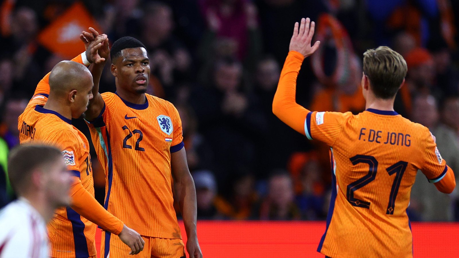 AMSTERDAM, NETHERLANDS - NOVEMBER 16: Denzel Dumfries of Netherlands celebrates scoring his team's third goal with team mates during the UEFA Nations League 2024/25 League A Group A3 match between Netherlands and Hungary at the Johan Cruijff Arena on November 16, 2024 in Amsterdam, Netherlands. (Photo by Dean Mouhtaropoulos/Getty Images)