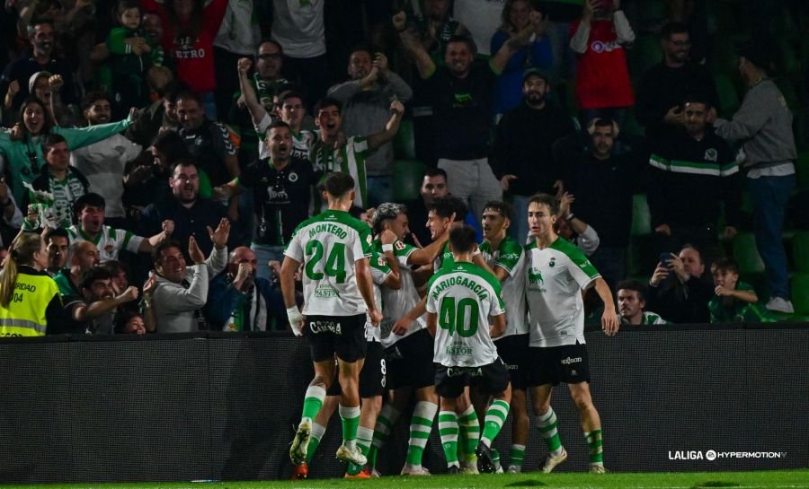 Celebración del Racing de Santander del gol de Sangalli contra el Albacete Balompié