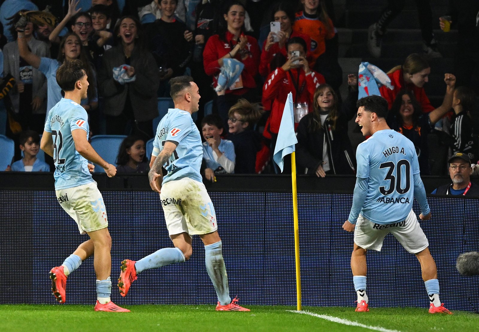 El Celta de Vigo celebrando el gol del empate de Hugo Álvarez