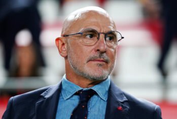 MURCIA, SPAIN - OCTOBER 12: Luis de la Fuente, Head Coach of Spain looks on prior to the UEFA Nations League 2024/25 League A Group A4 match between Spain and Denmark at Nueva Condomina on October 12, 2024 in Murcia, Spain. (Photo by Mateo Villalba Sanchez/Getty Images)