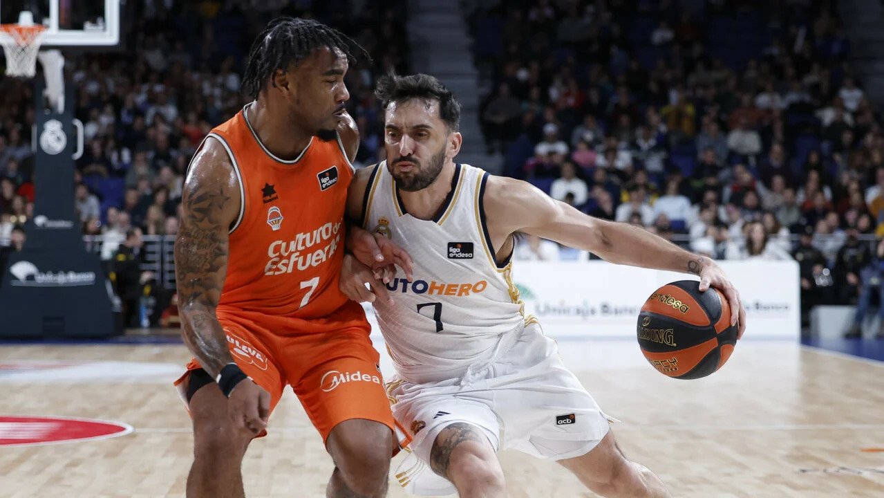 Campazzo contra Chis Jones