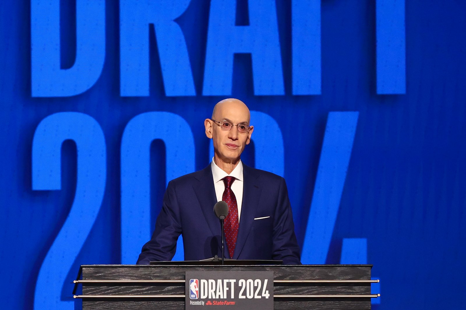 : NBA commissioner Adam Silver sen la primera ronda del 2024 NBA Draft el 26 de Junio de en Brooklyn. (Fotografía: Sarah Stier/Getty Images)