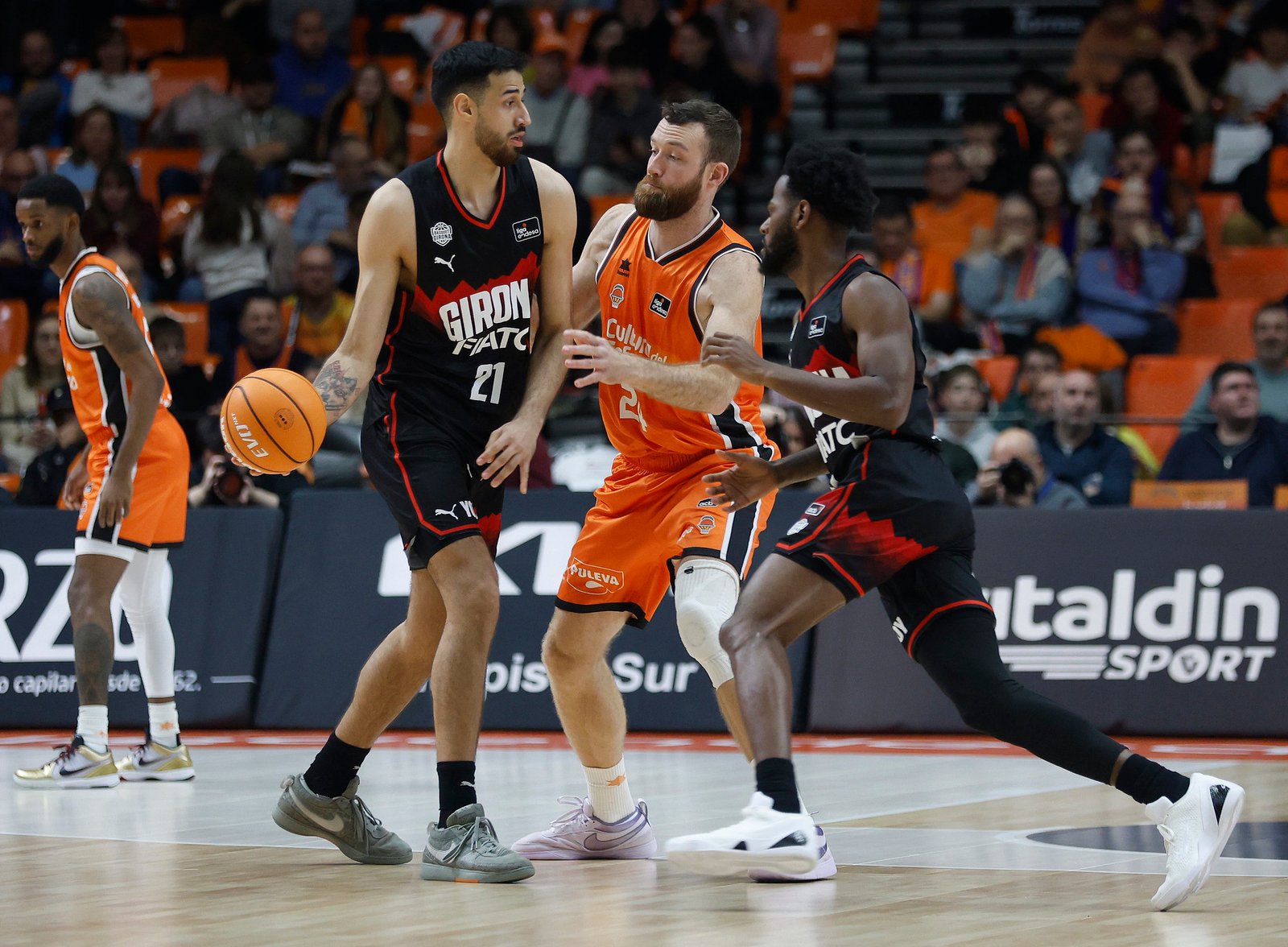 Valencia Basket vs Bàsquet Girona en la décima jornada de la Liga Endesa