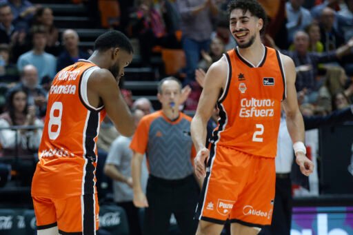 Montero y Puerto celebrando una canasta