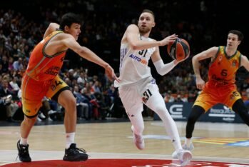 Dzanan Musah penetrando a canasta