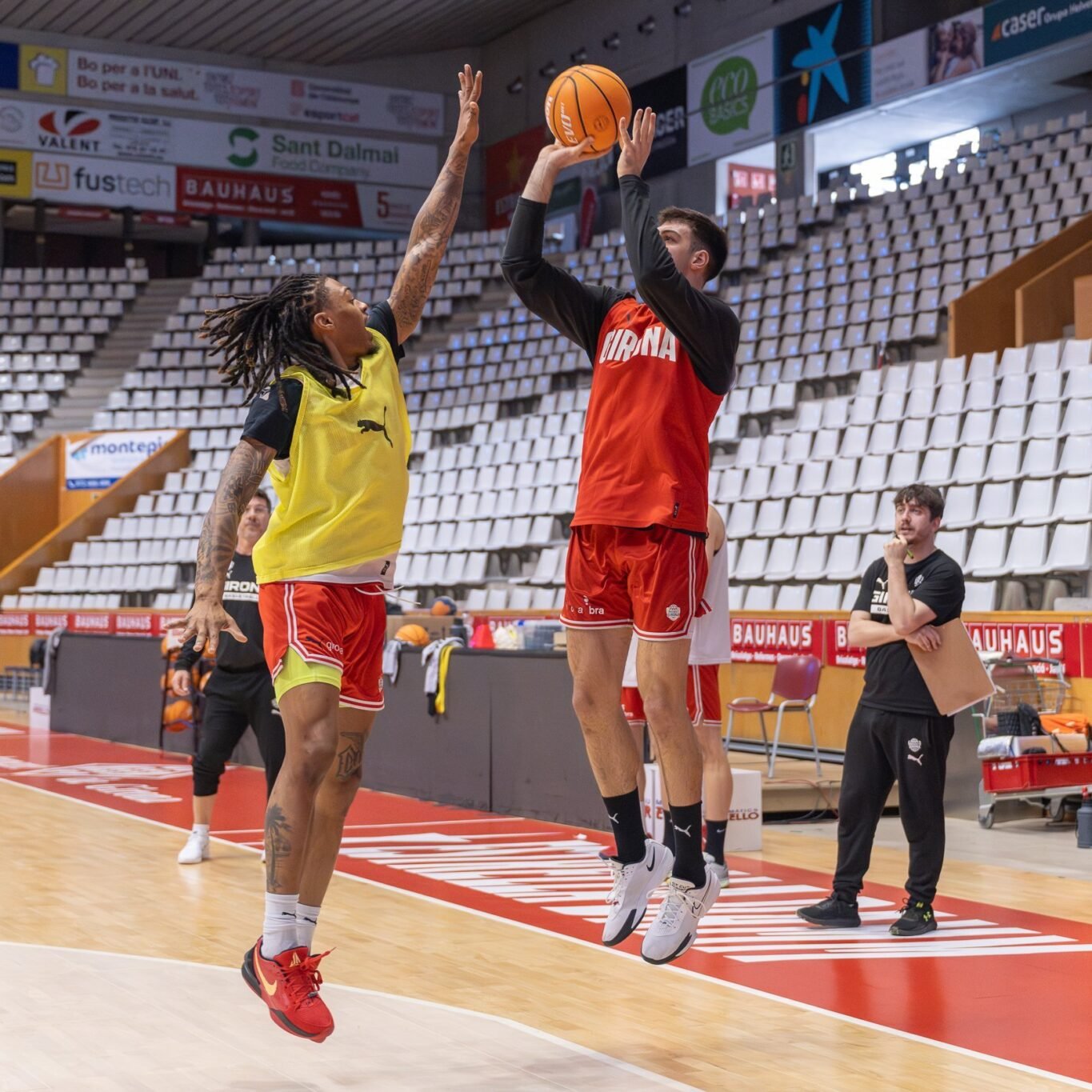 Los jugadores del Bàsquet Girona en el entrenamiento