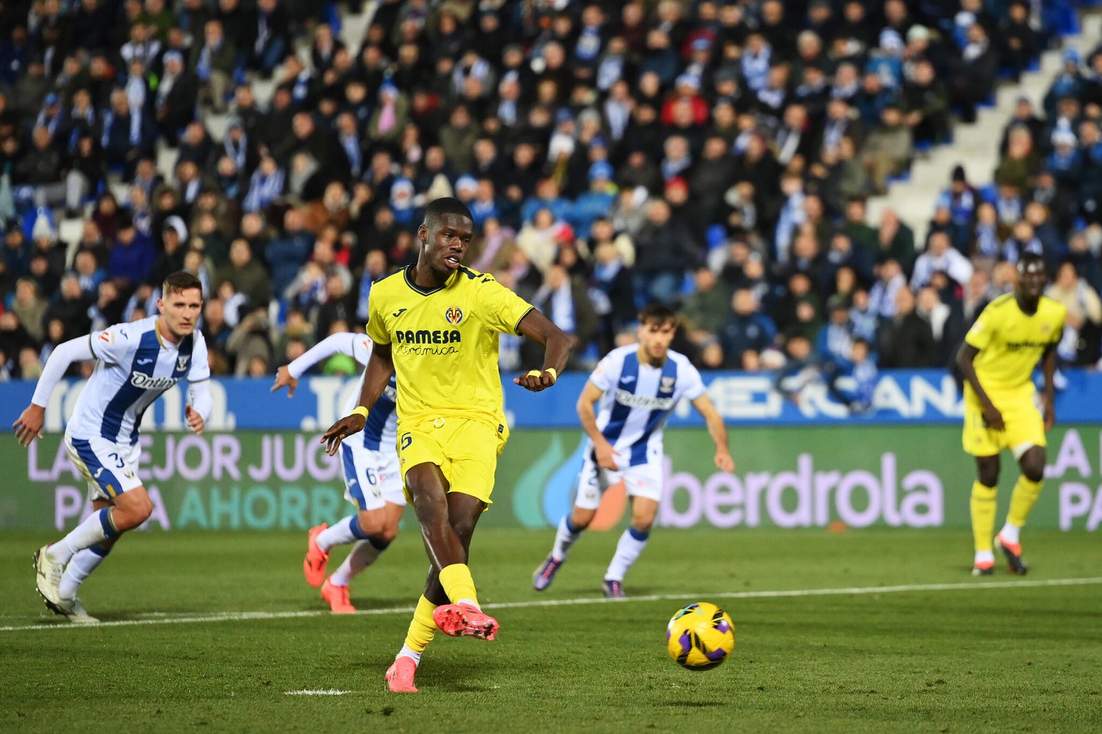 Thierno Barry da resultados de un equipo de secuencia de goles en penalti durante la Liga choca con CD Leganes y Villarreal CF 