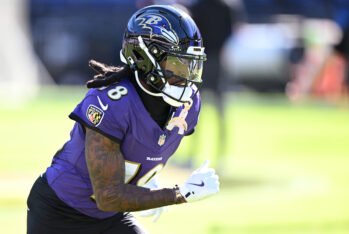 Diontae Johnson #18 con los Baltimore Ravens antes del partido contra los Denver Broncos en el M&T Bank Stadium el 3 de Noviembre de 2024. (Fotografía: Greg Fiume/Getty Images)