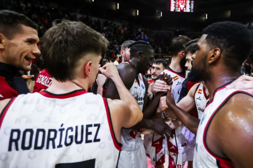 Los jugadores del Casademont Zaragoza celebrando la victoria