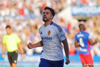 Mario Soberón celebrando su gol ante el Elche CF