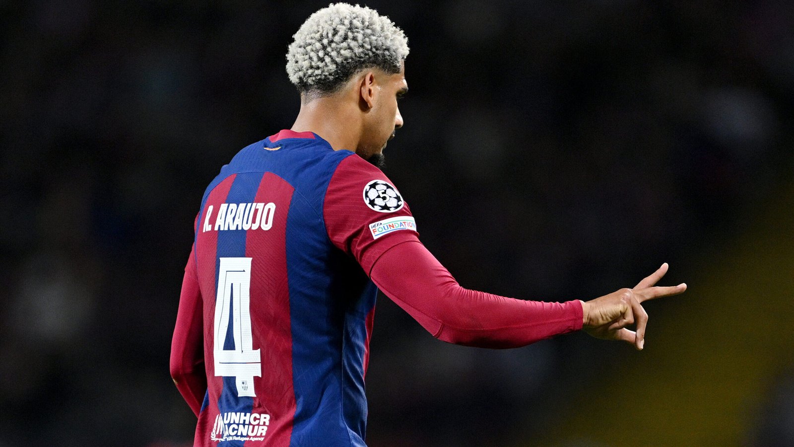 BARCELONA, SPAIN - APRIL 16: Ronald Araujo of FC Barcelona gestures as he leaves the pitch after being shown a red card by Referee Istvan Kovacs (not pictured) for a foul on Bradley Barcola of Paris Saint-Germain during the UEFA Champions League quarter-final second leg match between FC Barcelona and Paris Saint-Germain at Estadi Olimpic Lluis Companys on April 16, 2024 in Barcelona, Spain. (Photo by David Ramos/Getty Images)