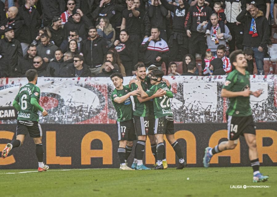 Celebración del gol de Nacho ante el Real Sporting de Gijón en la primera parte 