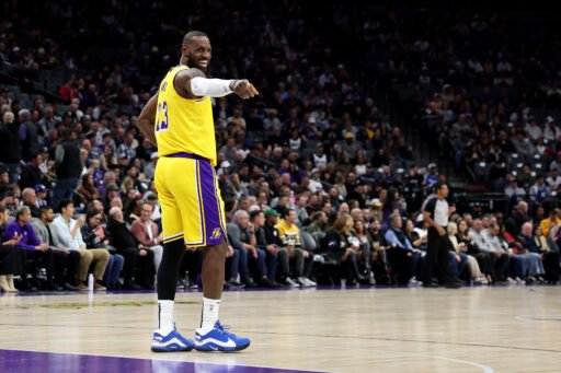 LeBron James #23 de Los Angeles Lakers frente a Sacramento King en el Golden 1 Center el 19 de Dicembre de 2024. (Fotografía: Ezra Shaw/Getty Images)