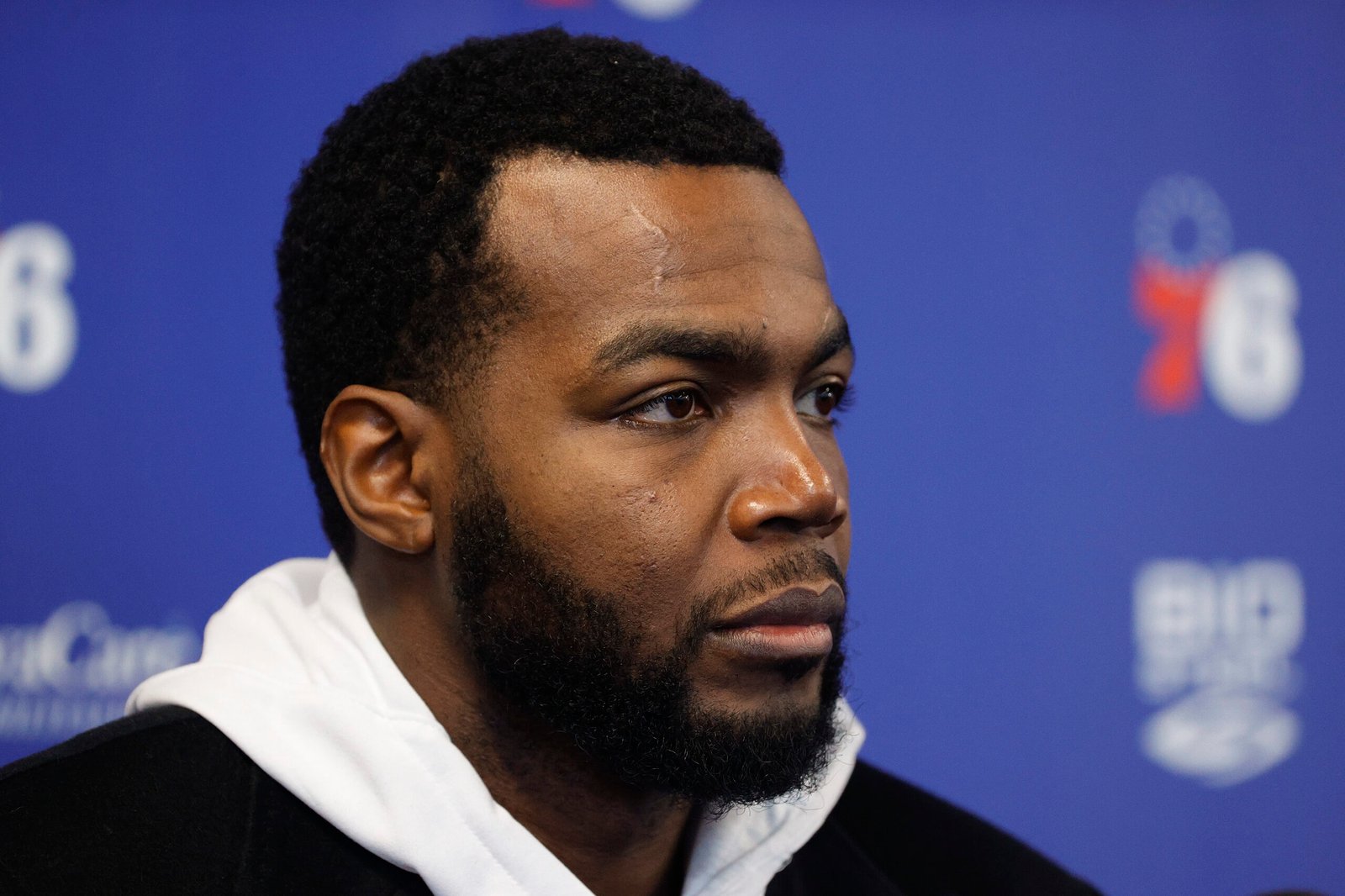 Paul Millsap #8 en su presentación con los Philadelphia 76ers el 15 de Febrero de 2022 en Camden, New Jersey. (Fotografía: Tim Nwachukwu/Getty Images)