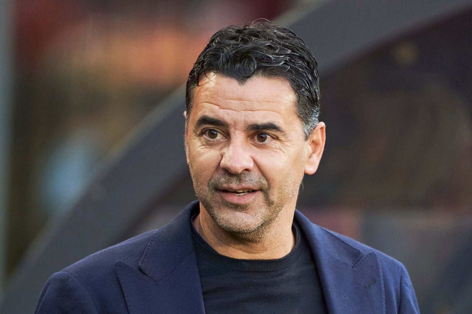 Michel, entrenador del Girona FC, observa durante el partido de LaLiga entre el RCD Mallorca y el Girona FC en el Estadi de Son Moix