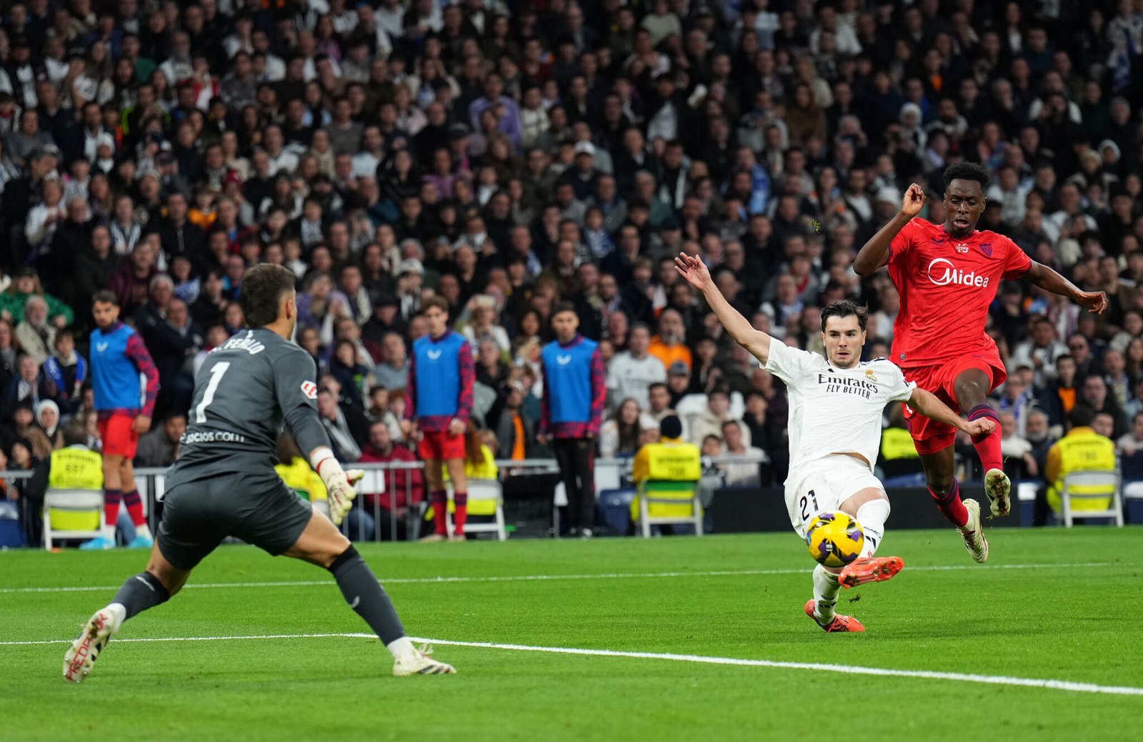 Brahim anota el 4-1 en el partido del Real Madrid frente al Sevilla FC