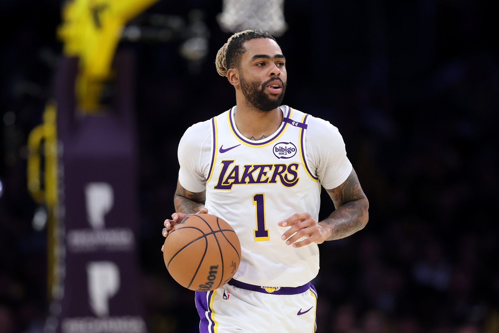 D'Angelo Russell #1 con Los Angeles Lakers en el partido ante los Sacramento Kings en el Crypto.com Arena el 28 de Diciembre de 2024, en Los Angeles, California. (Fotografía: Sean M. Haffey/Getty Images)