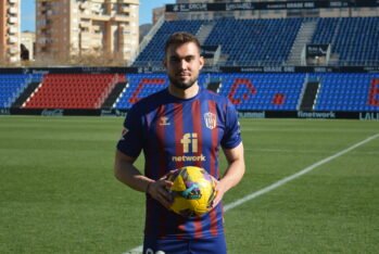 Diego Méndez en su presentación como jugador del CD Eldense (Fotografía: Ángel Sánchez)