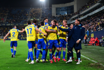 Los jugadores del Cádiz celebran la victoria