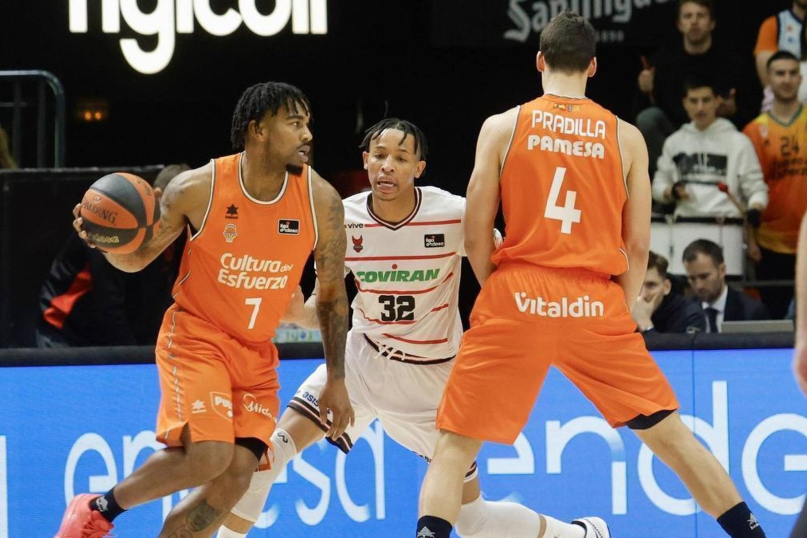 Valencia Basket vs Coviran Granada en ACB 2023