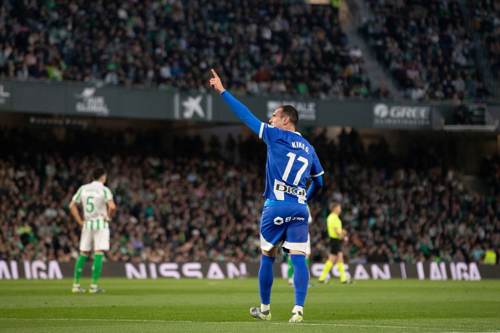 Kike García celebrando el gol del Alavés frente al Betis. FOTO: Deportivo Alavés, "X".