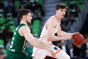 Sergio de Larrea botando frente al Cedevita Olimpija