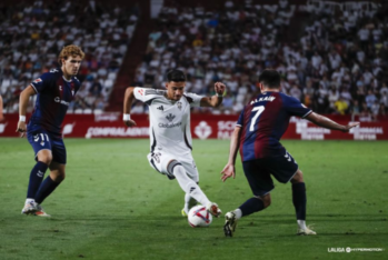 Nabil regateándose de Alkain en el partido de septiembre