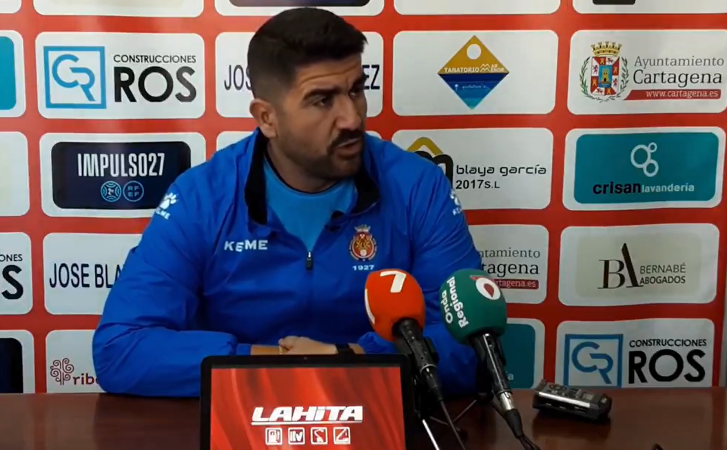 Popy durante la rueda de prensa previa. Fuente: Canal de Youtube de la Deportiva Minera